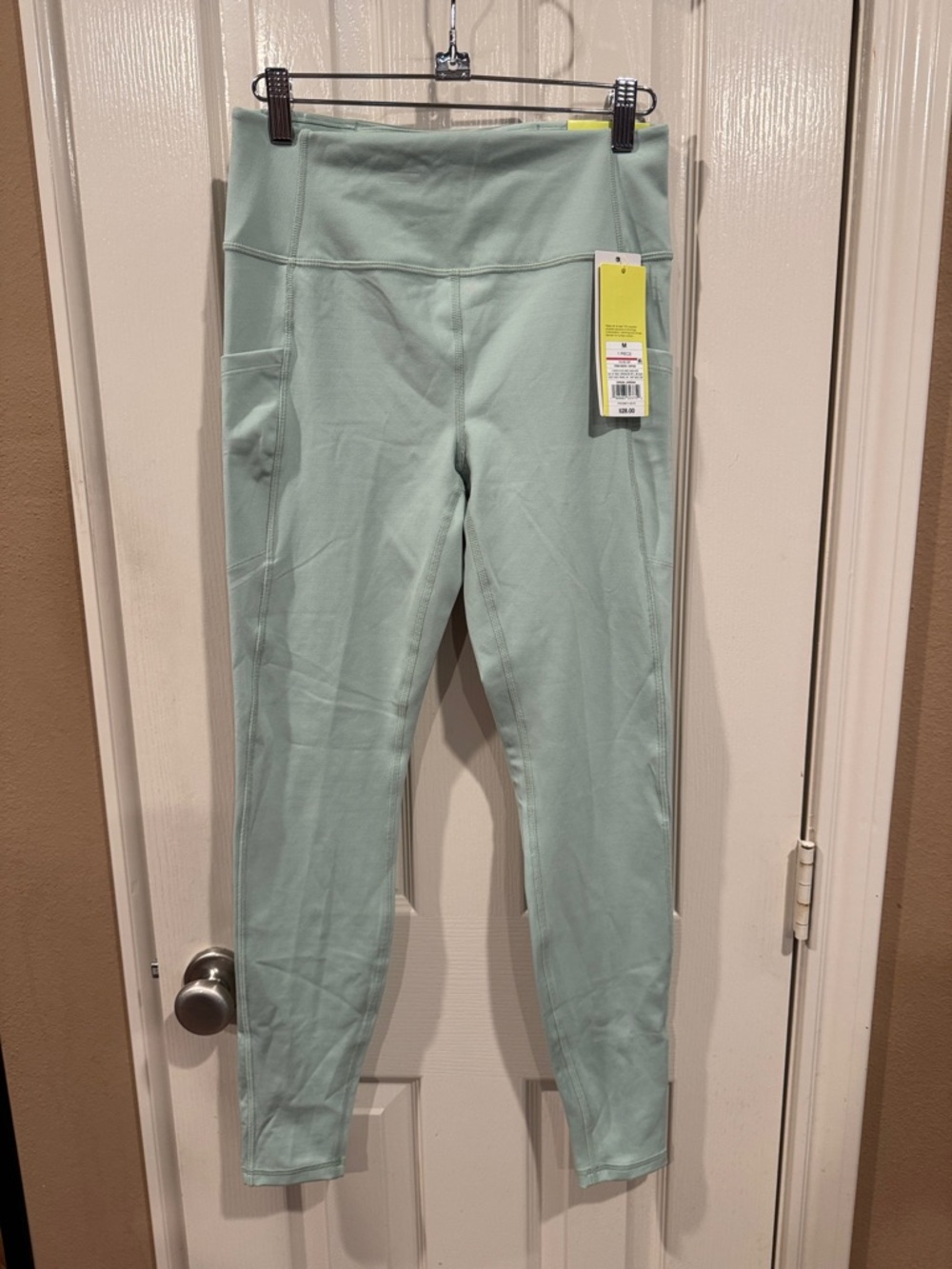 NWT - All in Motion “Brushed Sculpt” leggings w/hip pockets. Sz Medium